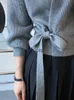 Frauenpullover Gestrickte Strickjacke Frauen Pullover V-Ne Spitze-up Unregelmäßige Cloes Mode Herbst Winter 2023 Casual Koreanische c Designeryolq