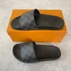 Sandálias de desenhista Mule Waterfront Slipper Homens Mulheres Slide Sandálias Praia Chinelos Verão Largo Plano Escorregadio Grosso Moda Chinelo de Borracha Homens Flip Flops Sapatos Pretos