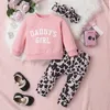 Set di abbigliamento in tre pezzi Autunno Inverno Ragazze Top in cotone con monogramma moda bambino Pantaloni con stampa leopardata Fascia per capelli 231201