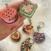 Nyckelringar Lanyards Vintage Heart Birthday Cake Keychain Söt söt desserthänge Keyrings ryggsäck Ornament Telefon Charm Tillbehör R231201