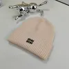 Miui Miui Beanie Miumius Designer Hat 2023 Nytt vinterpar Cold-Bain Rabbit pälsbeanie hatt för män och kvinnor mössor