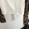 Leopardtryck tröja kvinnor broderier brev långärmad skjorta designer klassisk rund hals tunt tröja