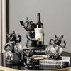 Oggetti decorativi Statuine Decorazioni per la casa Ornamenti per cani Bulldog francese Porta bicchiere di vino Porta vino Supporto Decorazione da tavolo Scultura in resina nordica 231201