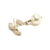 Pearl Earrings 2cm Dangle Stud Earring Designer för kvinnor Luxury Earings C Letter SMycken Kvinnor 18K Diamond Wedding Gifts310w