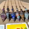 Collares colgantes Péndulos de cristal de resina para radiestesia Adivinación Reiki Punto de curación Chip de piedra natural Brujería Péndulo espiritual X146