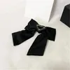 Diseñador Niñas Clip de pelo Broche Cola de caballo Broche de pelo fijo Letras triangulares Abrazadera de resorte Adorno para el cabello Nuevos pasadores Sombreros Arco para mujer Horquillas