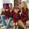 Bijpassende familie-outfits Jaar Kerstmis Bijpassende familie-outfits Geruite moeder-dochterjurk Vader-zoon Sweatshirt Moeder Baby Mama en ik-lookkleding 231130