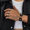 Bangle Punk Leren Ketting Handbezaaid Klinknagels Rock Armbanden Met Vinger Ring Handschoenen Polsband Accessoire Hip Hop