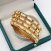 Bracciale rigido alla moda italiana Bracciale spazzolato da donna in oro 18 carati, regalo per banchetti di lusso per feste 231201