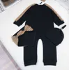 Neue Kleinkind-Overalls für Neugeborene, Größe 59–90, dreiteiliges Baby-Body mit Streifen-Spleiß-Design, Hut-Lätzchen, 25. Nov