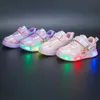 Tênis crianças sapatos primavera e outono led brilhante tênis meninas luminosa bebê criança sapatos coloridos diamantes dos desenhos animados sapatos de bebê 231201