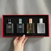 Le coffret cadeau de parfum en bouteille de verre de parfum pour hommes et femmes de haute qualité le plus vendu, équipé d'un spray déodorant naturel durable, peut être livré rapidement