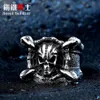 Cluster anéis de aço soldado estilo inoxidável crânio dragão garra legal homens anel moda punk biker jóias279f