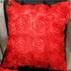 Runner da tavola di lusso moderno in raso con rose ricamate per decorazioni per banchetti di nozze, set di federe per letto rosso
