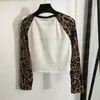 TEPS CRARDED TEES BROIDED LETTER T-SHIRTS LEOPARD PRINT LONG LONG SPLICING TSHIRT POUR LES FAMES FOIRE CASBOS