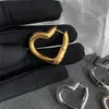 French Metal Love Earrings Stud kvinnlig nischdesign High-end örhängen Enkel Peach Heart Sweet Fashion All-Match Jewelry Accessori244B