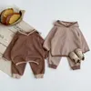 Clothing Sets Autumn Warm Childrens Baby Set Mens and Womens Treasure Fashion Loose Cute Hooded Longsleeved Shirt Pants Twopiece 231201