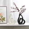 Decorative Objects Figurines Nordic Ceramic Heart-shaped Vase for Bride's Wedding Gift Pampas Grass Living Room Bedroom Home Decoration Black White 231201