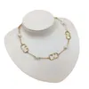 Designer Valentine Mode Valantino Forest Style Fée Style Simple et Polyvalent Collier Perle Creuse Lettre Anglaise Conception Chinois Laiton Matériel Collier pour