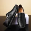 Klädskor män avslappnad lyxmärke läder mens loafers moccasins andas glid på svart körning plus storlek 37 231130