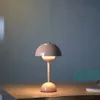 Objets décoratifs Figurines Lampe de table LED nordique avec interrupteur tactile supérieur et chargement USB - Design champignon en forme de bouton de fleur - Parfait pour lampe de chevet et lampe décorative 231201