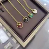 Collana talismano dal lato carter di design Ragazza alla moda Midollo di giada di alta qualità in oro rosa con collare di diamanti