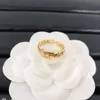 T GG Designer de marca com letras anéis femininos banhados a ouro 18K prata oca material de latão amor anel de joias de casamento anel de dedo fino esculpido com ajuste de vedação de aço