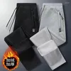 Pantaloni da uomo 2023 stile coreano inverno uomo pantaloni sportivi fodera in peluche resistente al freddo coulisse elastico in vita allentato termico per l'usura quotidiana