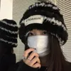 Muts Skull Caps Gestreepte pluche mutsen Hoed Winter Warm Imitatiebont Gebreide muts voor dames Koreaanse pluizige winddichte emmerhoeden Motorkap Gorras 231130