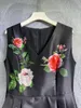 2024 Spring Floral Print Sukienka Black Slevele Bez rękawów w dekolcie dotkniętą kolanami sukienki T3N291507