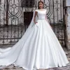 2024 Nowy przylot sukienki A-Line Wedding Boat Neck Crystal Sash Satyna Kobiety Suknie ślubne Małże Court Train Made Vestidos de novia Mariage