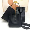 Spiegelqualität Umhängetaschen Damen Rose Unterarm LE5A7 Echte weiche Schaffell Handtasche Eimer Tramp Abend High End Qualität 713938 22cm mit Box Y09