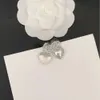 Designer Channel Xiaoxiangs Brincos de prata com coração incrustado de diamante personalizado para mulheres com uma sensação de luxo, pequeno e requintado, moderno e versátil para assim