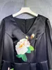 2024 Spring Floral Print Sukienka Black Long Rleeve Veck Długość kolanowa sukienki T3N291507