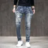 Slim Skinny Men Stretch Blue Patchwork Camo Print Streetwear Moto Biker Jeans Hip Hop Denim Pants randig kvalitet