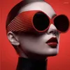 Occhiali da sole 2023 Trendy Steampunk Ovale Futuristico Occhiali Donna Uomo Vintage Occhiali rotondi Tonalità con gambe larghe