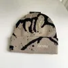 デジーナーarcterxy冬の大人の新しいレター刺繍ニットニットニット帽子両面ジャクアードウールハットメンズアンドウィメンズウォームの耳の保護帽子コールドハット