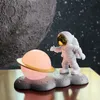 Dekorativa objekt Figurer Astronaut Action Figures Sculpture Room Spaceman Staty och Moon Model Night Light Ornament for Kids Gifts 231130