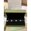 Designer 2024 Van Clover Bracelet Bracelets de charme pour femmes 18k or blanc rouge bleu nacre 4 feuilles brillant cristal diamant amour