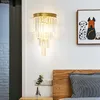 Moderni applique da parete in cristallo a 4 livelli che illuminano la lampada da comodino di lusso per il soggiorno della camera da letto