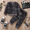 Conjuntos de roupas de inverno criança bebê menino moletom roupas letras manga longa tops calças 2pcs outono roupas de treino 231201