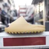 Tjock bottendesigner tofflor Kvinnor utomhus trendplattform mulor skor sommarstrand glider för män gatastil sandaler