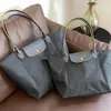 2024 Designer-Damen-Umhängetasche, europäischer Stil, Freizeit, Knödel-Nylon-Handtasche, Umhängetasche, faltbare Stickerei, Umhängetasche, Einkaufstasche in drei Größen