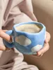 Bottiglie d'acqua Fiore dipinto a mano Tazza da caffè in ceramica Tazza da ufficio con piatto Cucchiaio Colazione Succo di latte Manico da tè Set di bicchieri regalo 231130