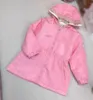 Marke Baby-Designer-Mantel, innen Plüsch-Isolierung, Kinderjacke, Größe 100–150, schöne rosa Windjacke für Mädchen, 25. November