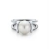 Europeiska varumärken Guldpläterad hardwear ring mode pärla ring vintage charms ringar för bröllopsfest finger kostym smycken storlek 6-8329e