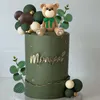 Attrezzi per torte Nodo al collo verde Baby Bear Cake Topper Tema giungla felice Forniture per feste di compleanno Orso bruno Decorazioni per torte con sfere di metallo Bomboniere per bambini 231130