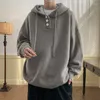 Erkek Sweaters Japon Erkekler Sokak Giyim Düz Renk Düğmesi Tasarım Kapşonlu Örme Sweatshirt Giyim Jumper'ları