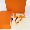 Pulseira de luxo designer moda pulseira feminina ou masculina pulseira de couro de alta qualidade pingente casal topo jóias supp250y