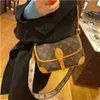 Designer bolsa loja 60% de desconto 2023 laohuafa vara de couro feminino com alça de ombro larga sob a axila medieval postman318s